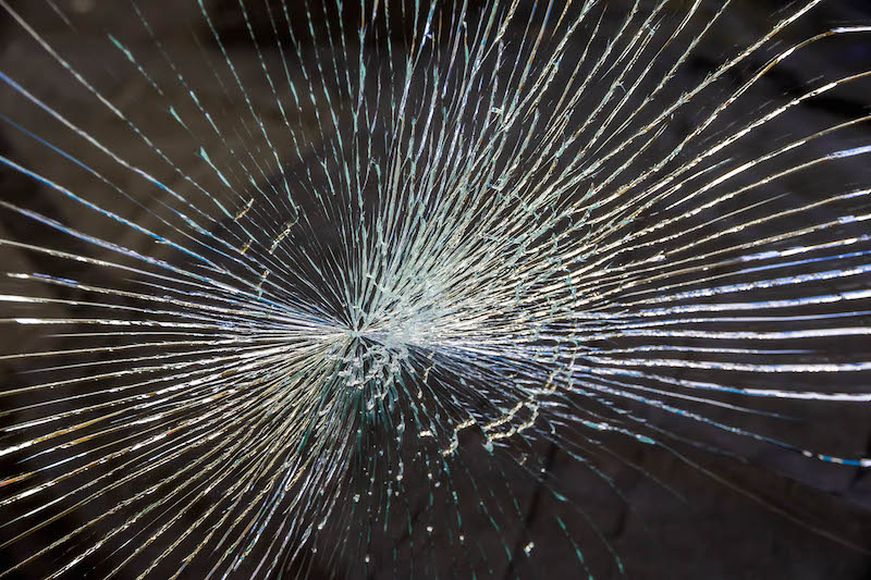 6.8mm laminated glass will not break into pieces